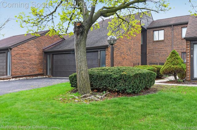 3124 Lindenwood Drive, Dearborn, MI 48120