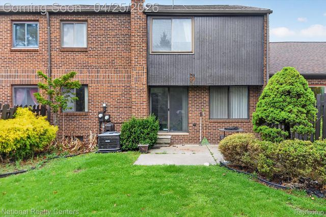 3124 Lindenwood Drive, Dearborn, MI 48120