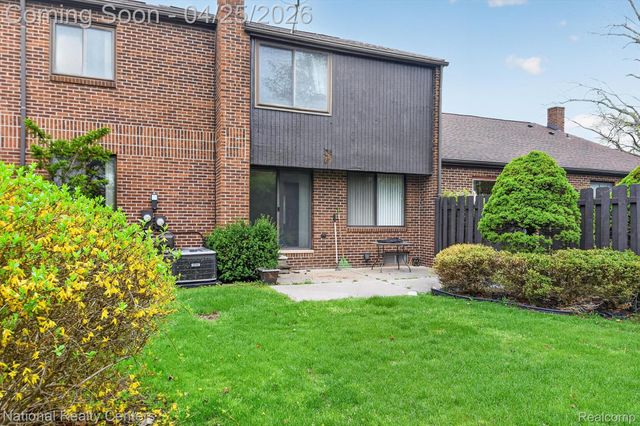 3124 Lindenwood Drive, Dearborn, MI 48120