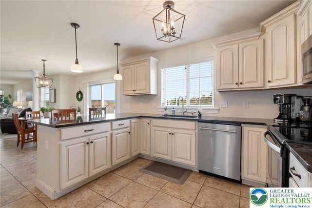 208 East Dell Road, Bushkill Twp, PA 18014