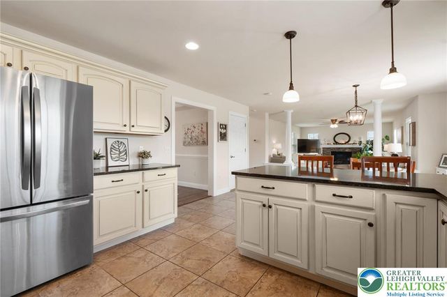 208 East Dell Road, Bushkill Twp, PA 18014