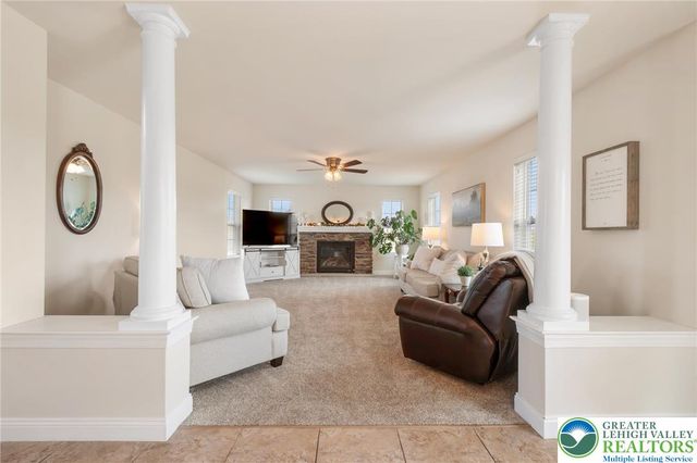208 East Dell Road, Bushkill Twp, PA 18014