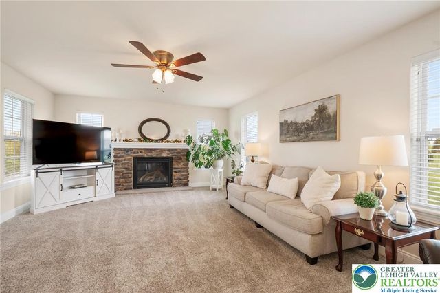 208 East Dell Road, Bushkill Twp, PA 18014