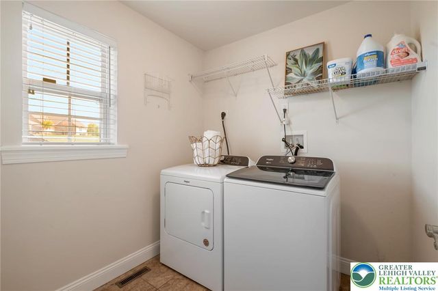 208 East Dell Road, Bushkill Twp, PA 18014