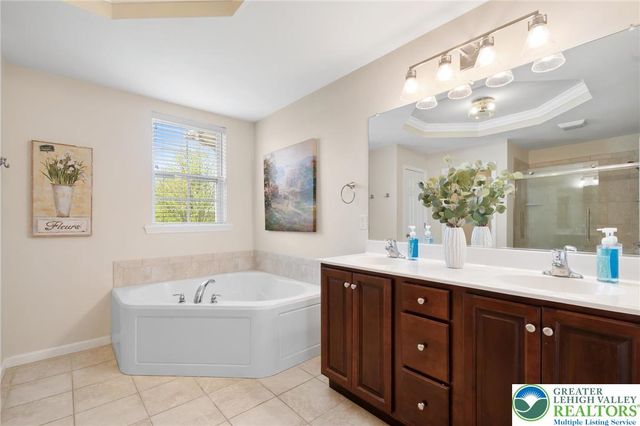 208 East Dell Road, Bushkill Twp, PA 18014