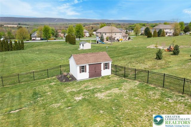 208 East Dell Road, Bushkill Twp, PA 18014