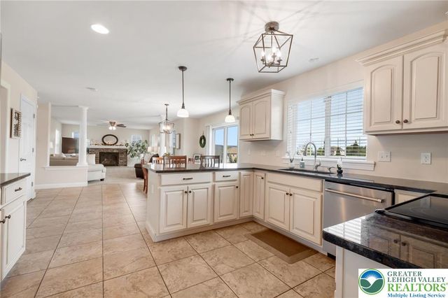 208 East Dell Road, Bushkill Twp, PA 18014