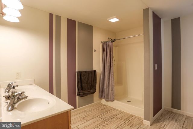 5 VISTA CIR, Lemoyne, PA 17043