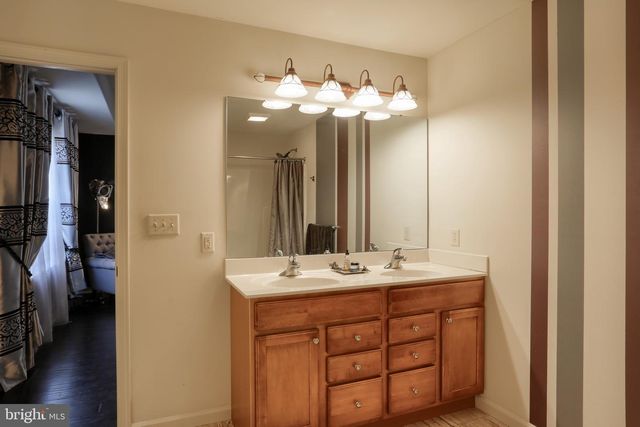 5 VISTA CIR, Lemoyne, PA 17043