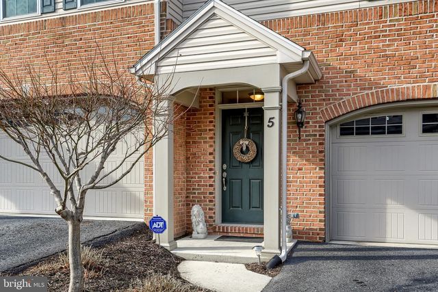 5 VISTA CIR, Lemoyne, PA 17043