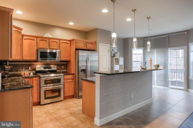 5 VISTA CIR, Lemoyne, PA 17043