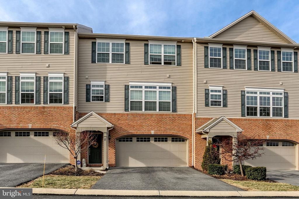 5 VISTA CIR, Lemoyne, PA 17043