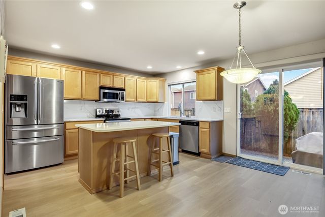 9406 225th Way NE, Redmond, WA 98053