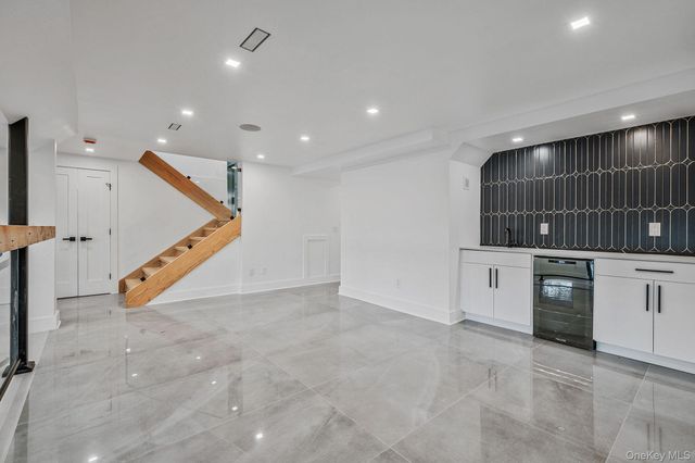 7 Riverview Terrace, Smithtown, NY 11787