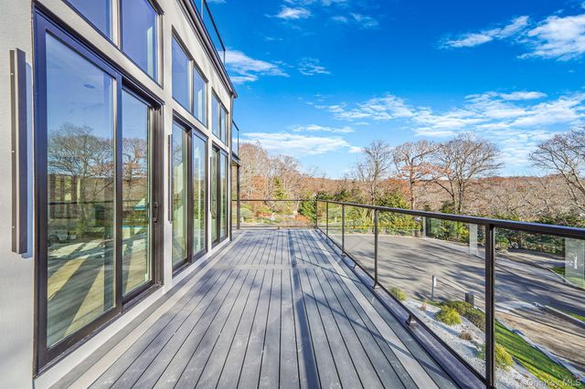 7 Riverview Terrace, Smithtown, NY 11787