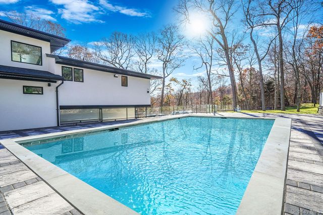 7 Riverview Terrace, Smithtown, NY 11787