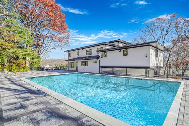 7 Riverview Terrace, Smithtown, NY 11787