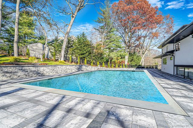 7 Riverview Terrace, Smithtown, NY 11787