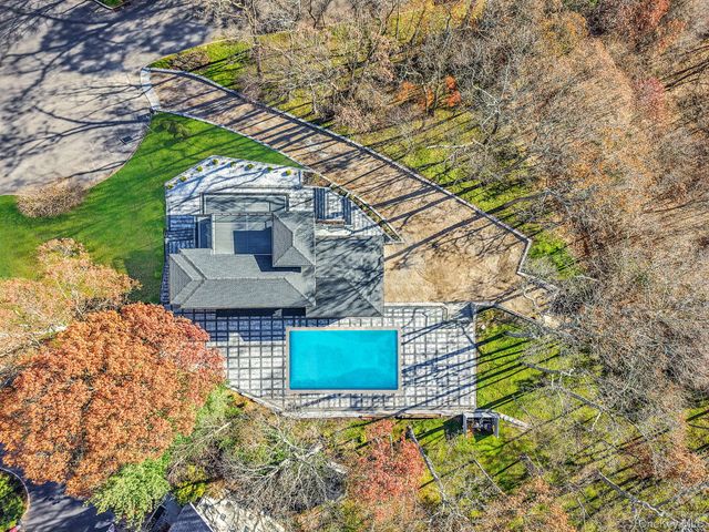 7 Riverview Terrace, Smithtown, NY 11787