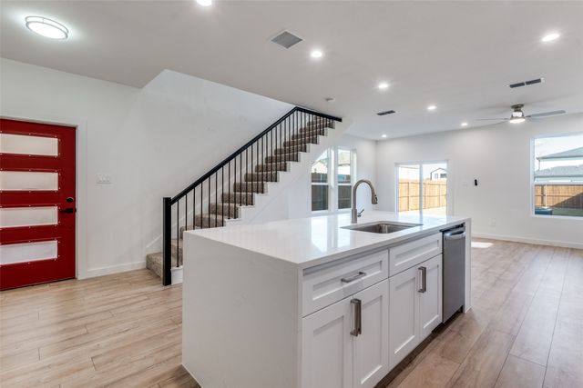 2416 Merlin Street, Dallas, TX 75215