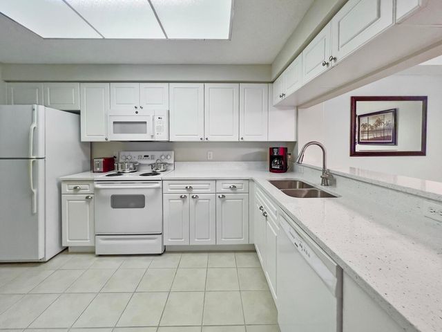 3018 Alcazar Place 104, Palm Beach Gardens, FL 33410