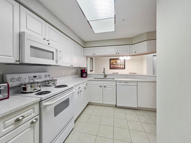 3018 Alcazar Place 104, Palm Beach Gardens, FL 33410