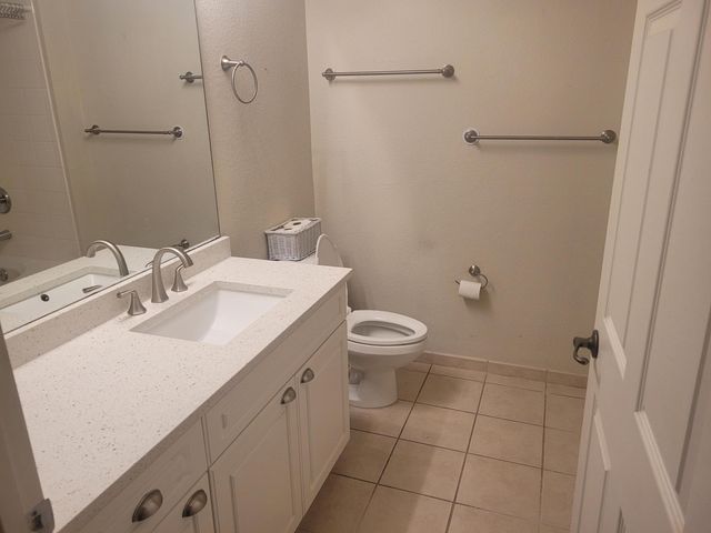 3018 Alcazar Place 104, Palm Beach Gardens, FL 33410