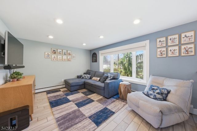 6 Woodport Ave, Jefferson Twp., NJ 07849