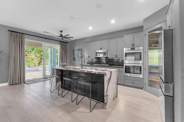 74080 Portola Pointe Lane, Palm Desert, CA 92211