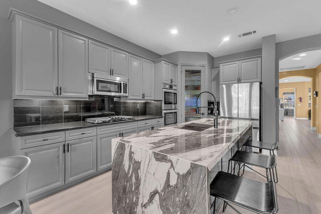 74080 Portola Pointe Lane, Palm Desert, CA 92211