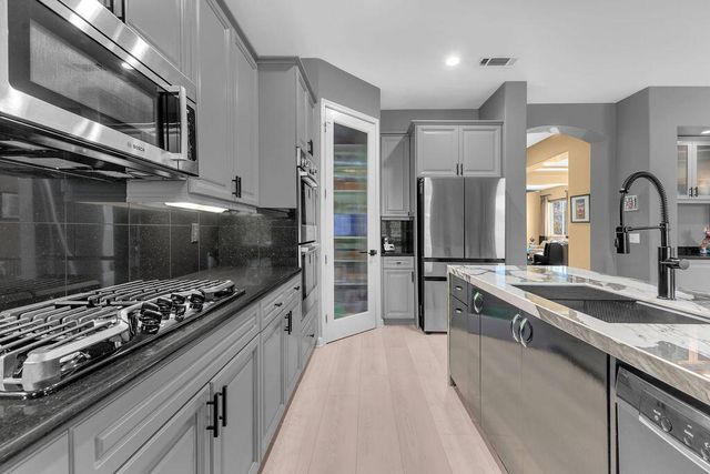 74080 Portola Pointe Lane, Palm Desert, CA 92211