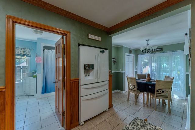 135 Thurber Ave, Somerset, MA 02725