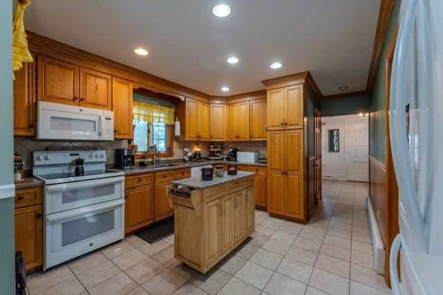 135 Thurber Ave, Somerset, MA 02725
