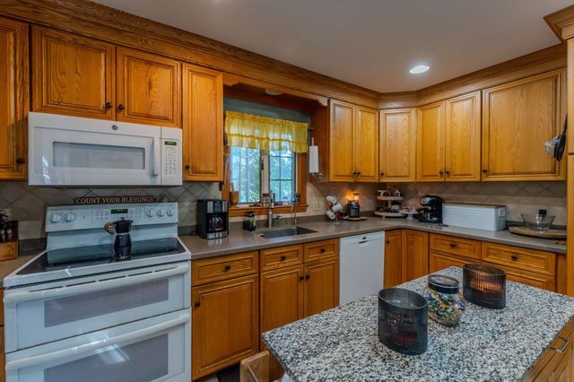 135 Thurber Ave, Somerset, MA 02725