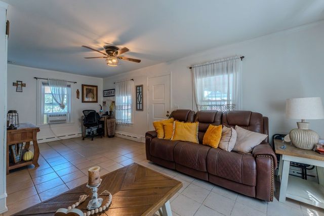 135 Thurber Ave, Somerset, MA 02725