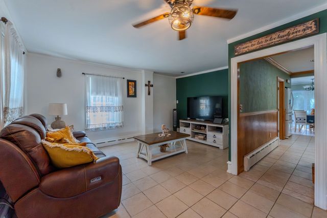 135 Thurber Ave, Somerset, MA 02725