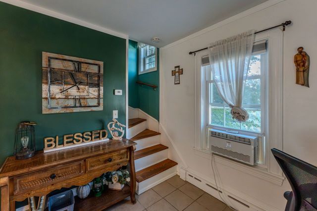 135 Thurber Ave, Somerset, MA 02725