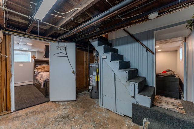 135 Thurber Ave, Somerset, MA 02725