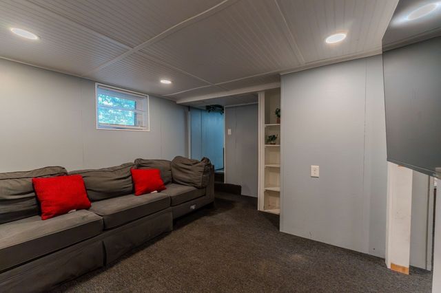 135 Thurber Ave, Somerset, MA 02725