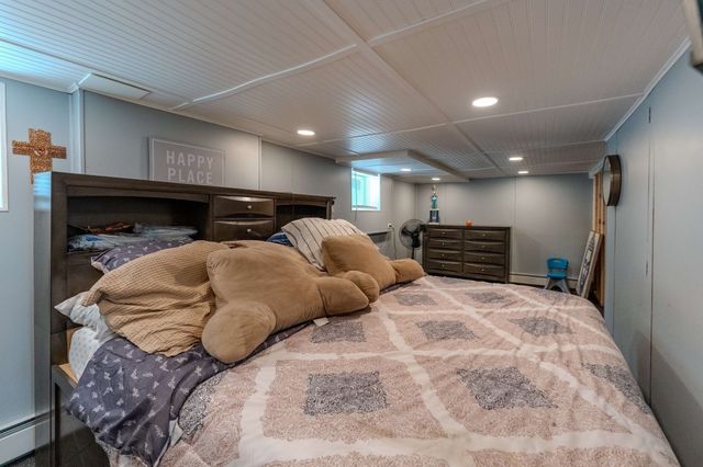135 Thurber Ave, Somerset, MA 02725