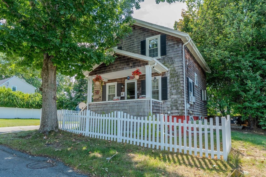 135 Thurber Ave, Somerset, MA 02725