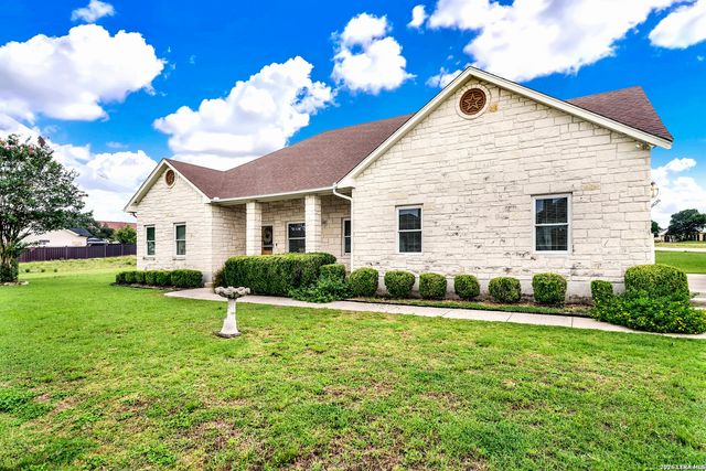 174 Edgewood, Bandera, TX 78003