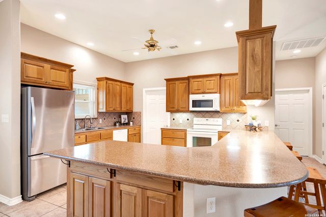 174 Edgewood, Bandera, TX 78003