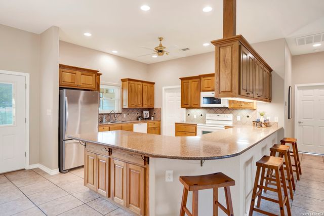 174 Edgewood, Bandera, TX 78003