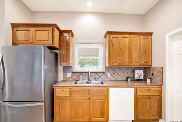 174 Edgewood, Bandera, TX 78003