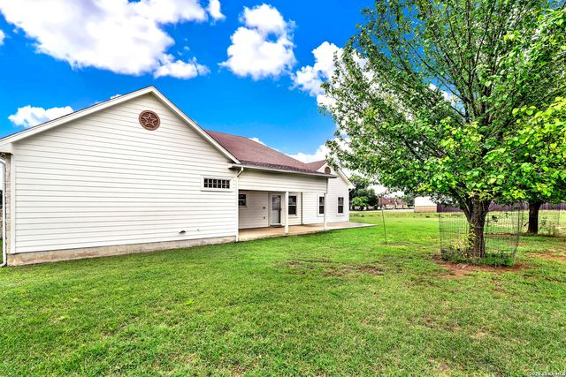 174 Edgewood, Bandera, TX 78003