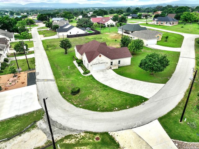 174 Edgewood, Bandera, TX 78003