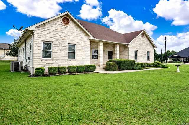 174 Edgewood, Bandera, TX 78003