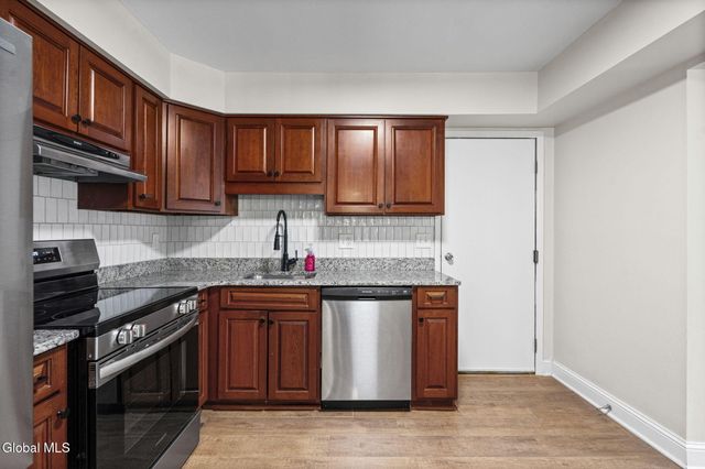23B Woodcliffe Drive 23b, Clifton Park, NY 12065