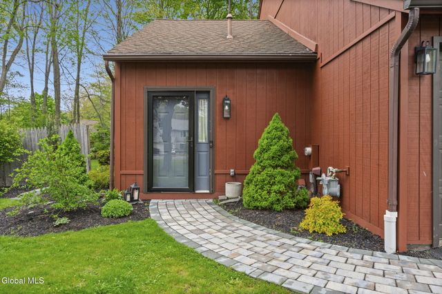 23B Woodcliffe Drive 23b, Clifton Park, NY 12065